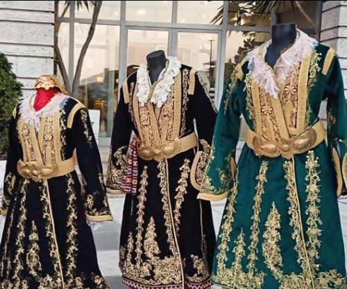 Kostumi i mrekullueshëm lunxhiot me 17 elemente, traditë dhe identitet përcjell ndër shekuj