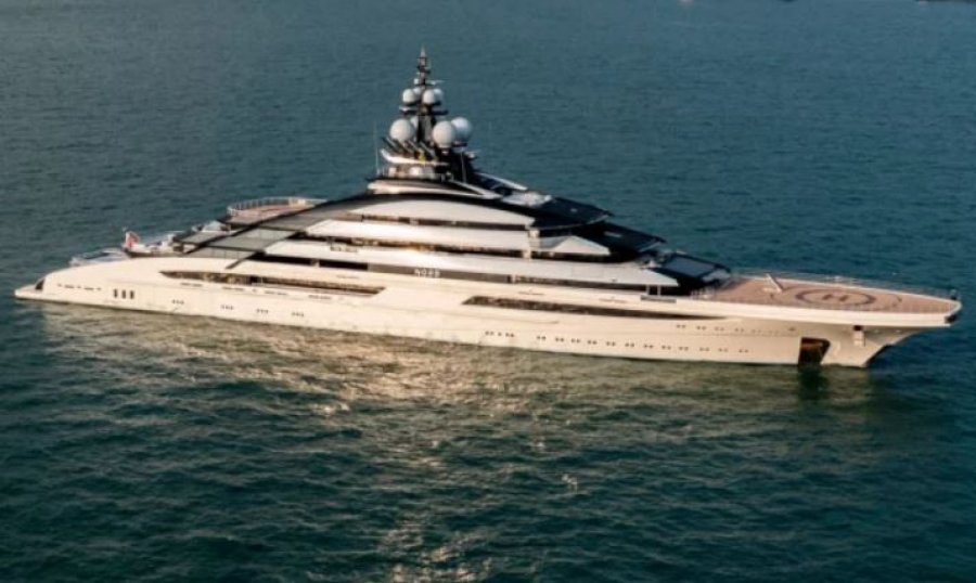 Një superjaht kalon ngushticën e Hormuzit  raportohet se i takon një oligarku rus