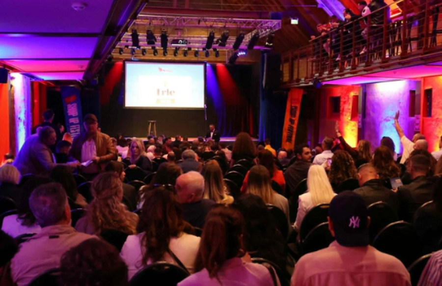 Shqip Up Comedy zbret në Gjermani, nis edicioni i pestë në Këln