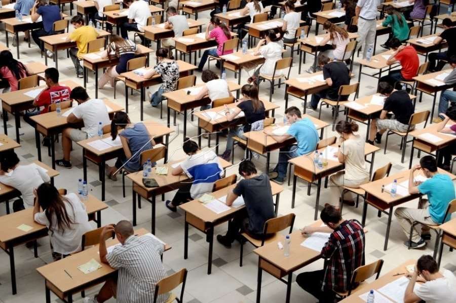 Masa të rrepta për testin e maturës   Deri 20 mijë euro gjobë për ata që  ndihmojnë  nxënësit të kopjojnë