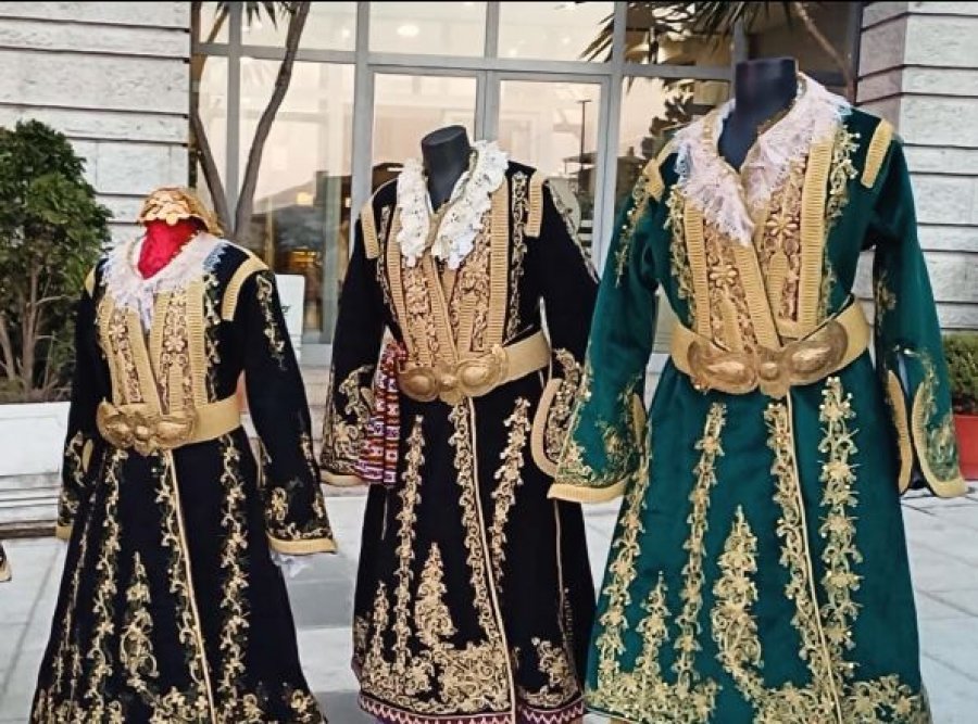 Kostumi i mrekullueshëm lunxhiot me 17 elemente  traditë dhe identitet përcjell ndër shekuj