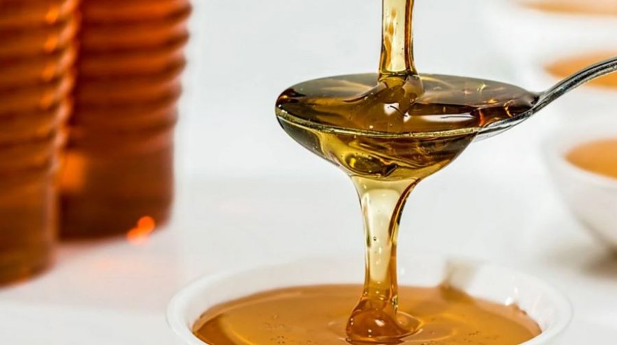 arsyet-pse-duhet-te-hani-nje-luge-mjalte-para-gjumit