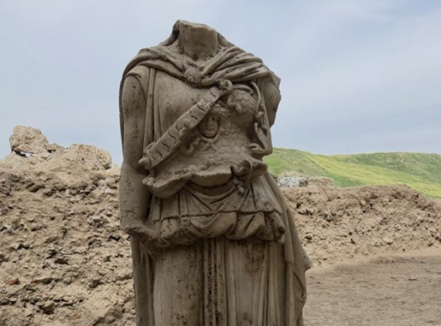 zbulohet-ne-turqi-nje-statuje-e-rralle-e-atenes-nga-epoka-e-augustit