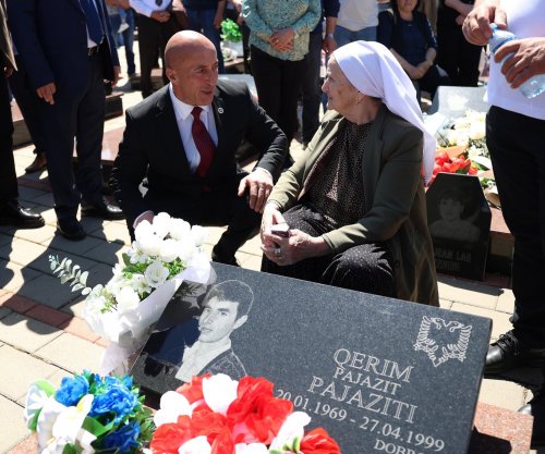 Haradinaj nderon martirët në Mejë: Pushofshin të qetë në tokën e Kosovës!