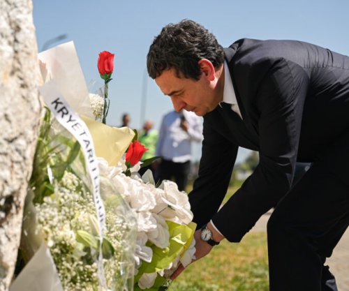 27-vjetori i masakrave, Kurti bëri homazhe te varrezat në Mejë dhe në Korenicë