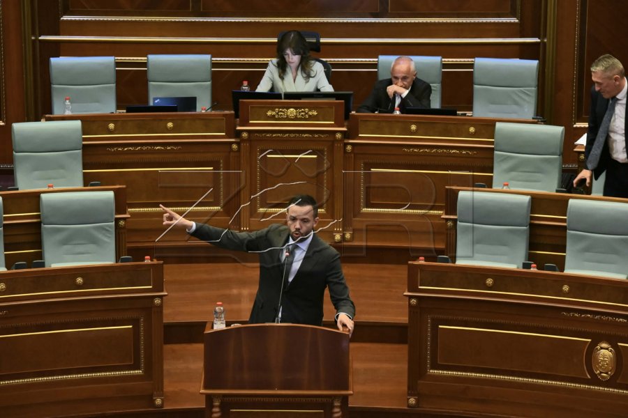  20 vjet ke gjuajtur gurë  e ke kallur këtë vend    Tahiri kritikon Kurtin për emërimet në AKP