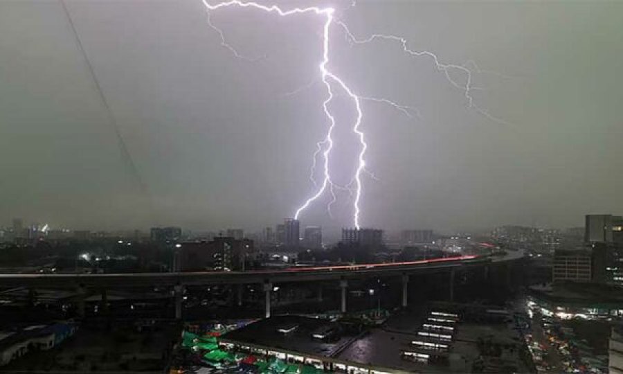 Të paktën 14 të vdekur nga rrufetë në Bangladesh, pas stuhive sezonale