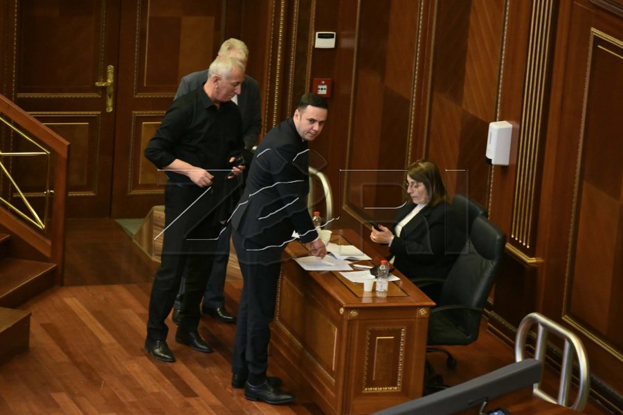 Seanca për presidentin  Abdixhiku  Shou propagandues i LVV së  s marrim pjesë