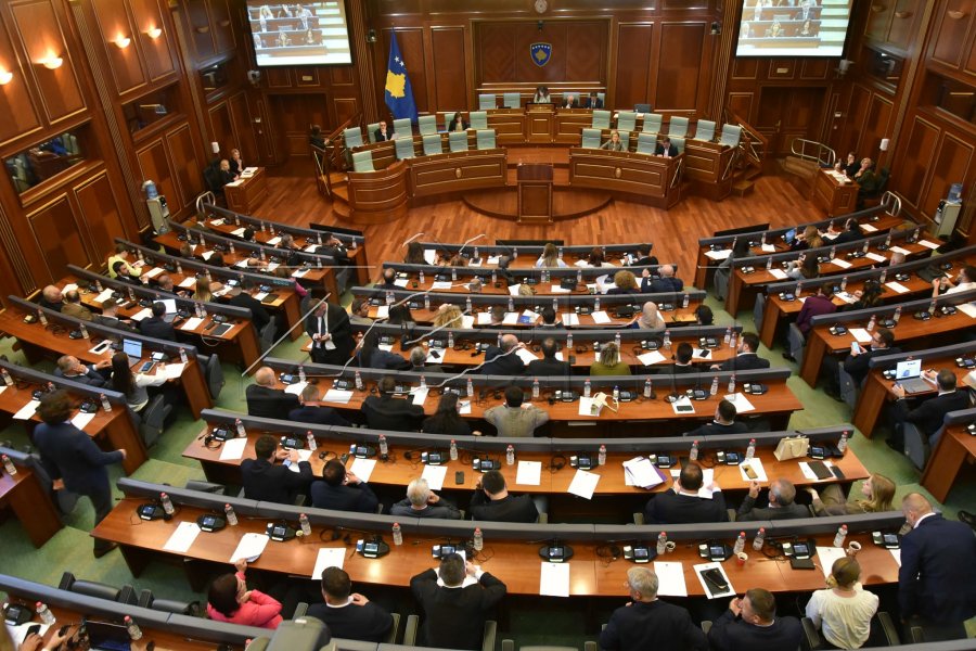 Përplasje në Kuvend rreth seancës për presidentin  opozita e Haxhiu shkëmbejnë akuza