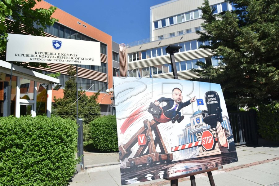 ORCA me aksion simbolik para Kuvendit, Hoxha: Pavarësia e AKA-së të mbrohet me çdo kusht