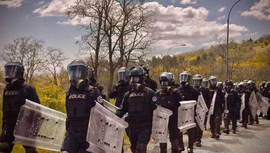 44 zyrtarë policorë certifikohen në Vrellë për menaxhimin e turmave