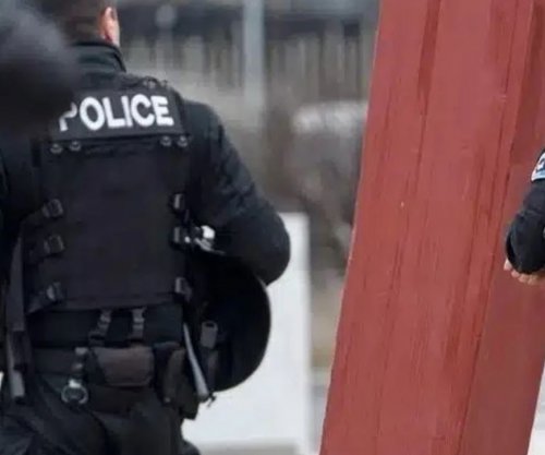 Një burrë i armatosur hap zjarr në dy vende në qendër të Athinës, disa të plagosur