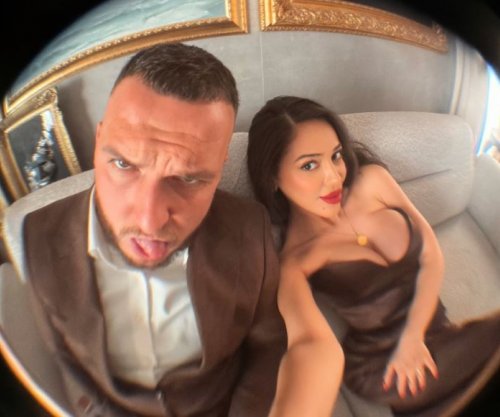 Lotina dhe Mozziku më të dashuruar se kurrë, pozojnë të lumtur krah njëri-tjetrit