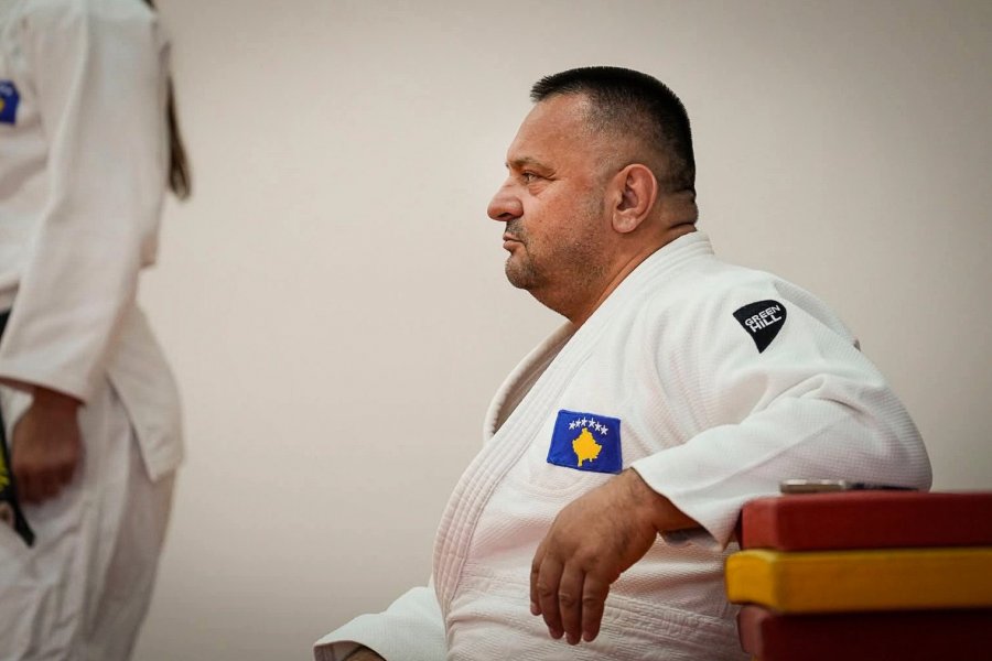 Driton Kuka nderohet me “Pllakën e Artë” në Mal të Zi