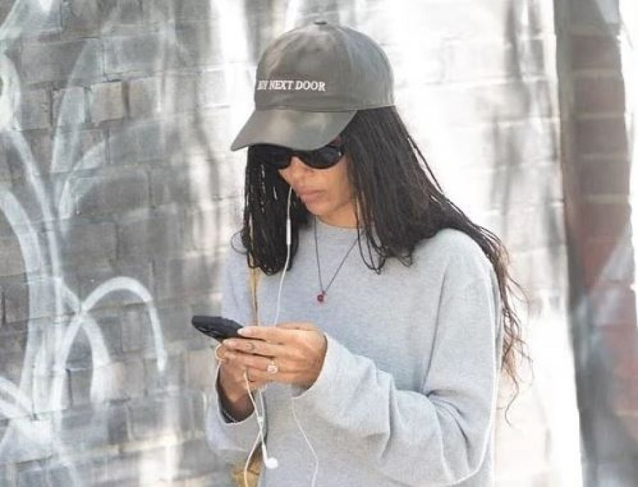 Zoe Kravitz nuk e fsheh më unazën, zbulohet propozimi romantik i Harry Styles