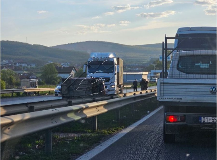 Vetaksident në rrugën Prishtinë Pejë  foto 