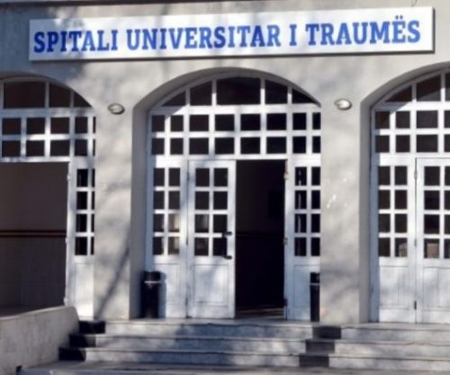 5-vjeçarja në Pogradec rrëzohet nga karrigia në shtëpi, transportohet me urgjencë në spital