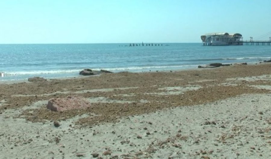 16 vjeçari rrezikoi të mbytej  nxirret me mjet lundrues   transportohet për në spital