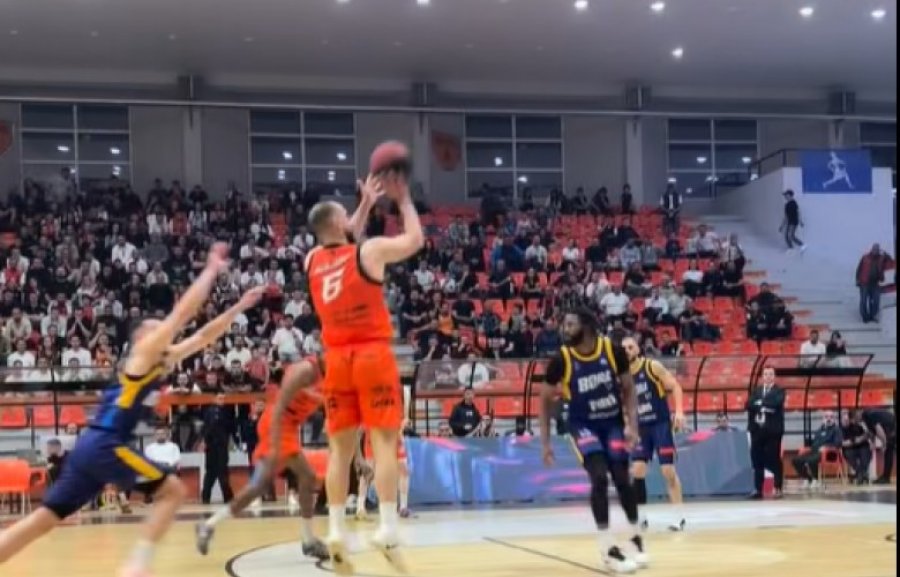 Bashkimi mposht Borën dhe afrohet me finalen