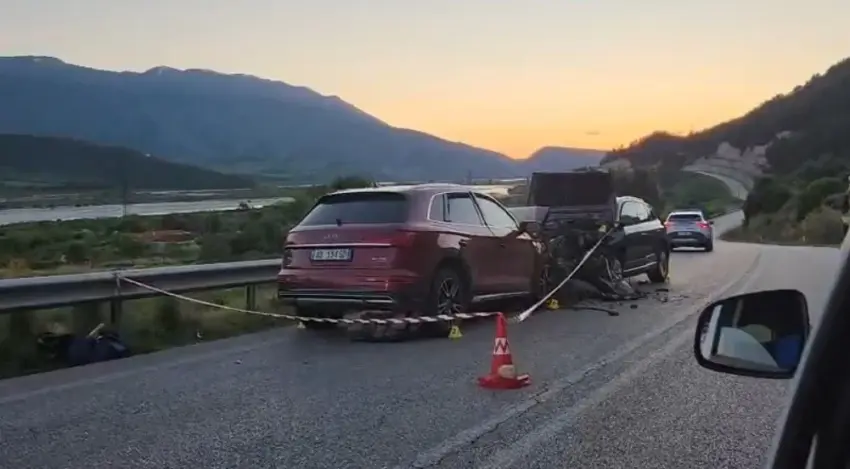 Tetë persona të lënduar në një aksident në rrugën Tepelenë Krahës