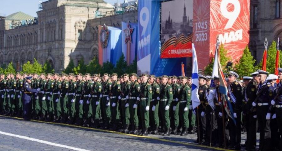 Parada e 9 majit pa tanke dhe raketa në Moskë