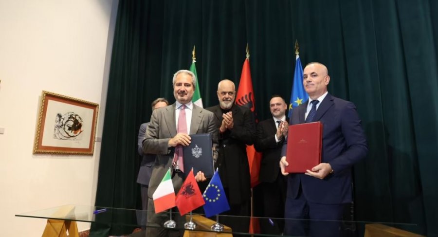 Nënshkruhet marrëveshja për ndërtimin e anijeve luftarake në Shqipëri