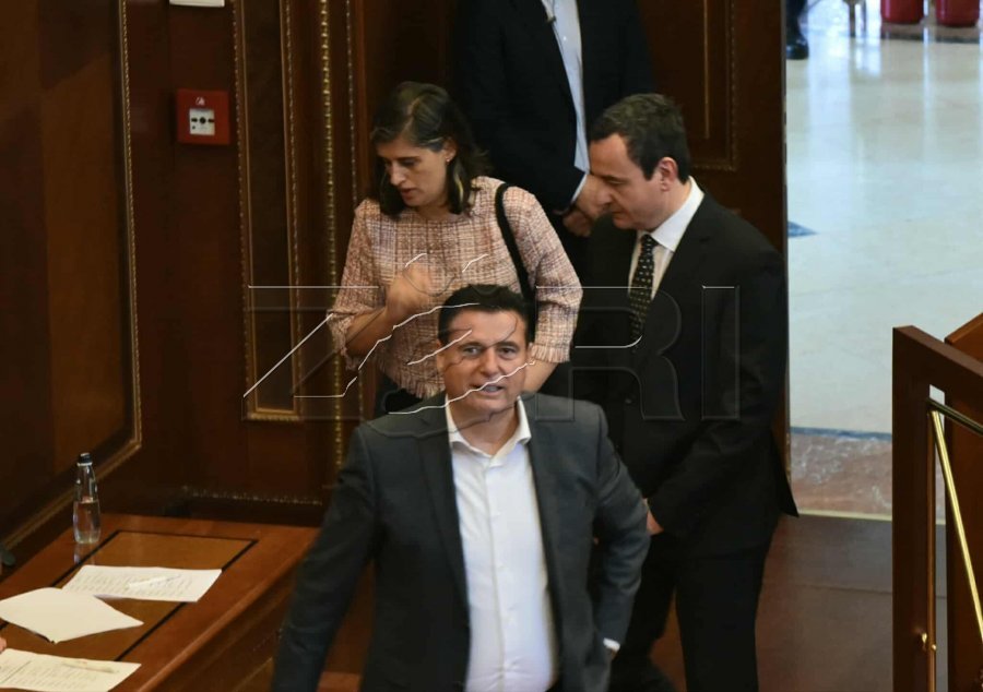 Bahtiri: Osmani përfaqëson interesat e Gjuriqit dhe të Grenellit, jo të Rugovës