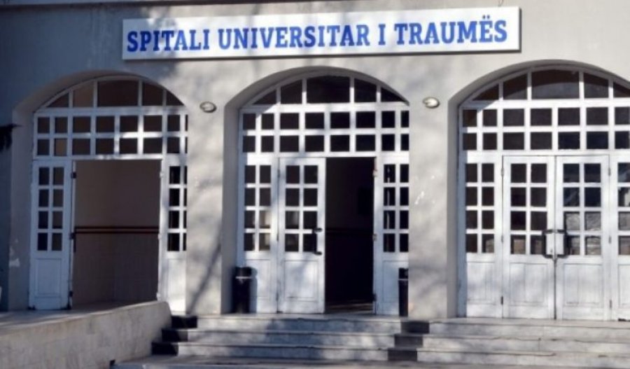 5 vjeçarja në Pogradec rrëzohet nga karrigia në shtëpi  transportohet me urgjencë në spital