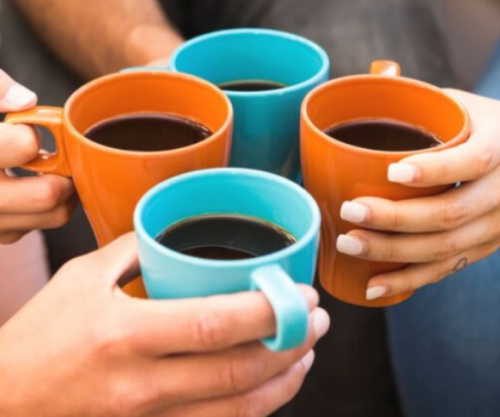 Çaji apo kafeja, cila është më e mirë për shëndetin e kockave?