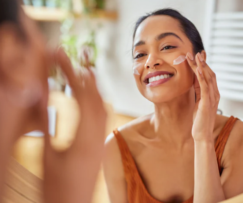 Rregulla të reja të BE-së për kozmetikën, kufizime për substanca të rrezikshme e ndalime për disa produkte me efekt metalik