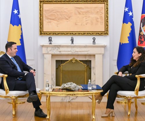 Takohen Lumir Abdixhiku dhe Vjosa Osmani