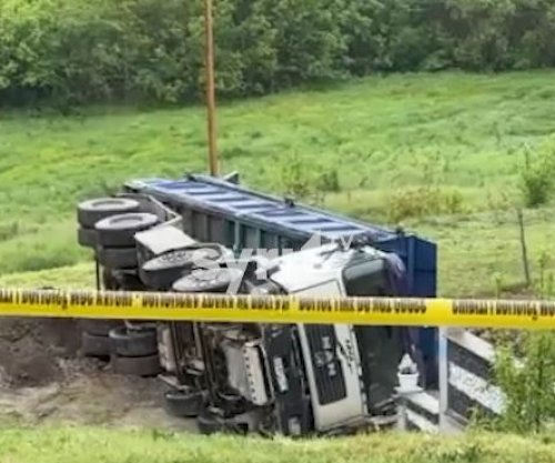 Kamioni i rrokullisur, pamje nga vendi ku një punëtor humbi jetën në Gjakovë [video]
