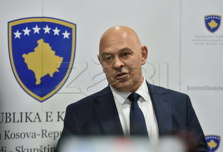 Gjini  AAK ja po bëhet gati për t ia dhënë vendit një qeveri normale  jo për pragun