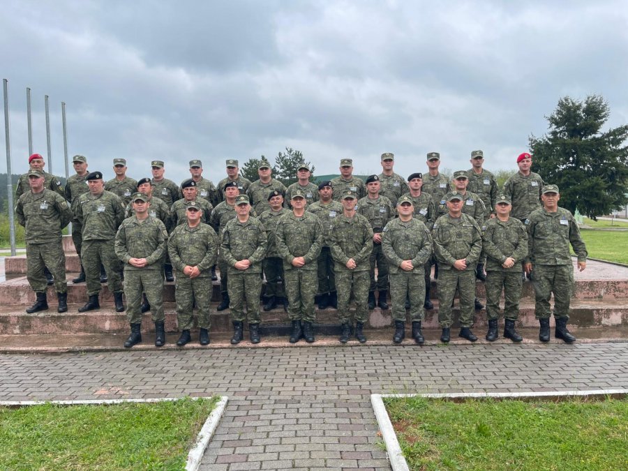 Pjesëtarët e FSK së certifikohen në kursin për nënoficer të lartë