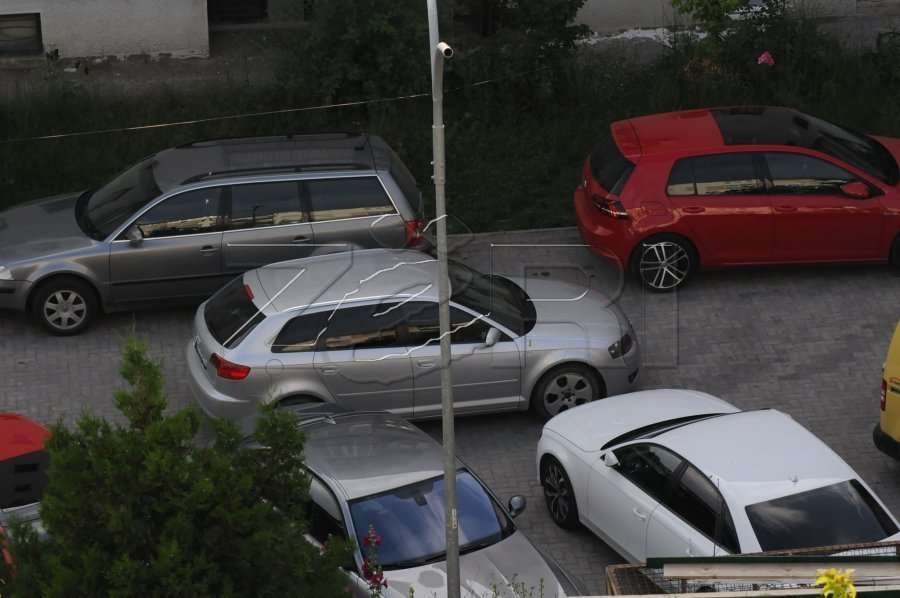 Lejohen përkohësisht funksionimin e parkingjeve private në Prishtinë