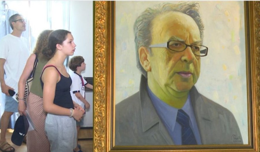 Fluks turistësh në shtëpitë e Kadaresë e Agollit  vizitorët francezë më të interesuarit për shkrimtarët
