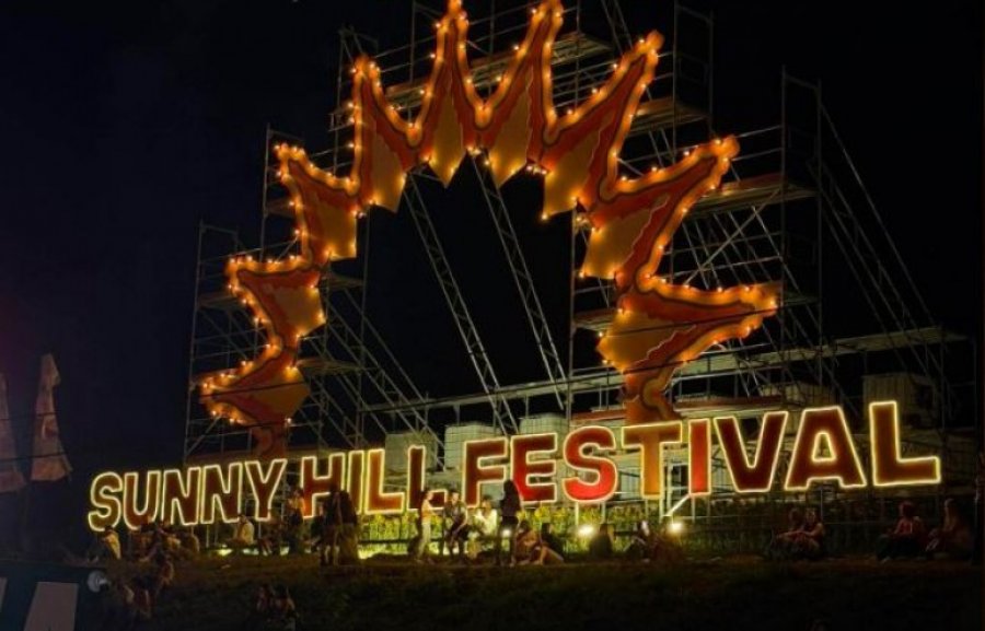Nata e dytë e Sunny Hill Festival  mijëra vizitorë pritën yjet botërorë