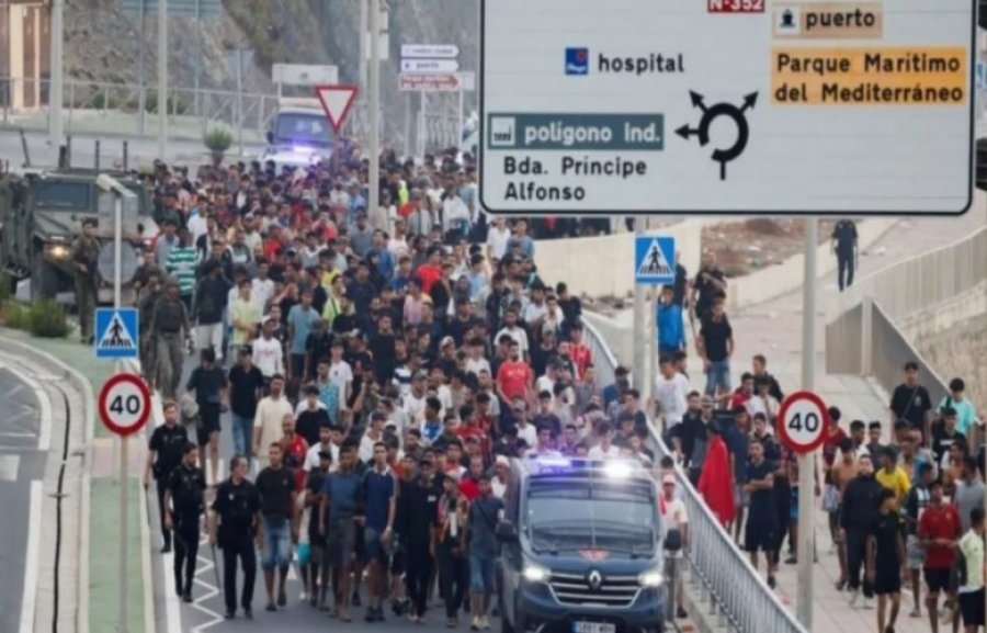 Rreth 49 mijë migrantë hyjnë në Ceuta, Spanja përforcon kufirin