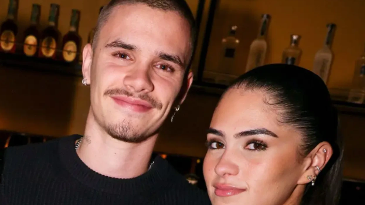 Para performancës në Sunny Hill  Kim Turnbull befasohet me një buqetë më trëndafila nga Romeo Beckham
