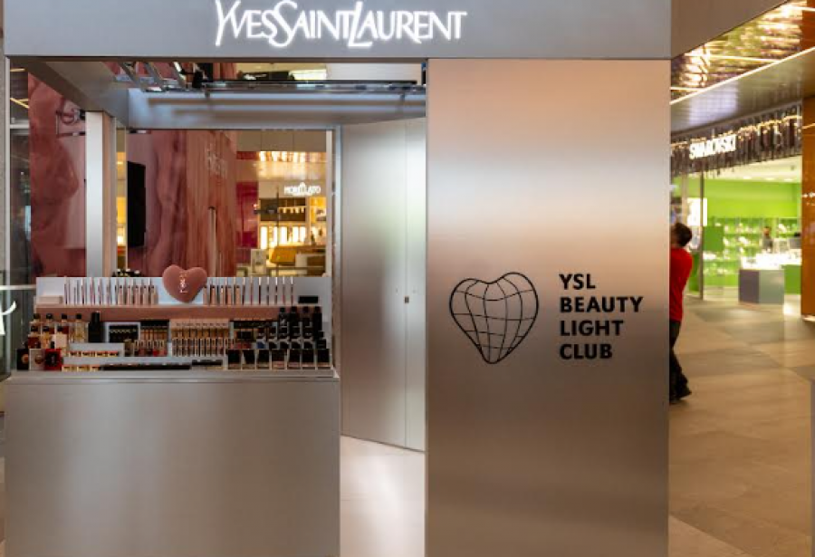YSL Beauty Light Club vjen në Prishtina Mall, prezantohet edhe buzëkuqi i ri LOVENUDE Lip Blusher