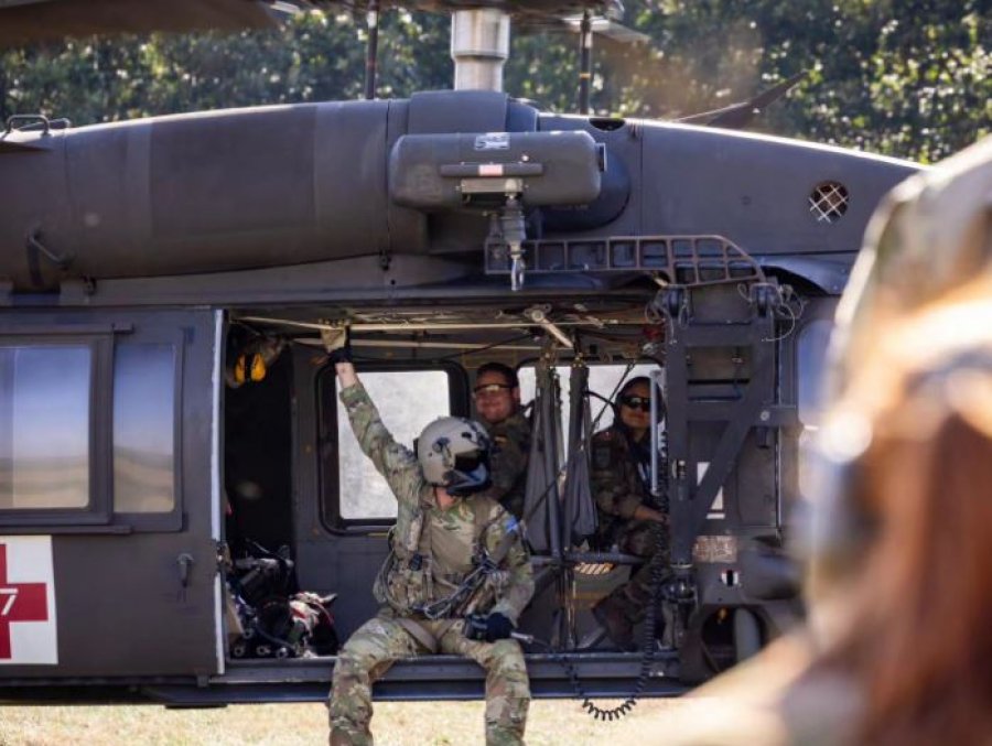 KFOR-i zhvillon trajnim për evakuim mjekësor me helikopterë në Prishtinë dhe Ferizaj
