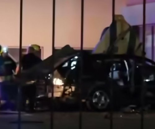 Pamje nga vendi i shpërthimit të veturës në Gjilan