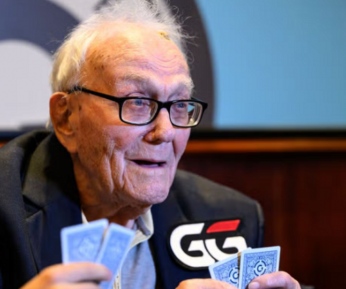 100-vjeçari hyn në histori si lojtari më i moshuar profesionist i pokerit