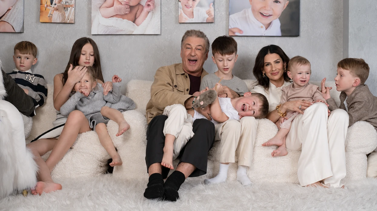 Alec dhe Hilaria Baldwin, një shtëpi me shtatë fëmijë - dashuria që i mbajti bashkë në vitet më të vështira