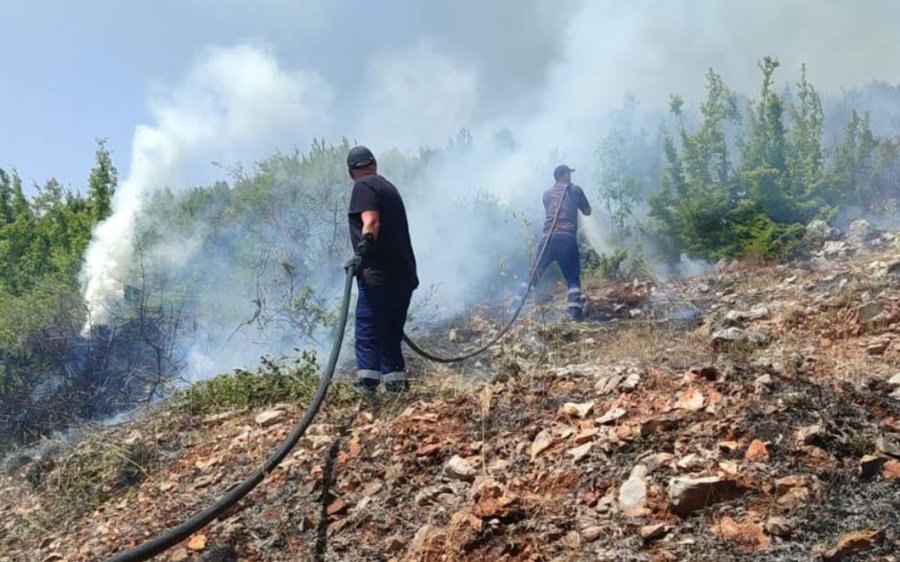 Shqipëri  14 vatra zjarri në 10 orët e fundit  7 mbeten ende aktive