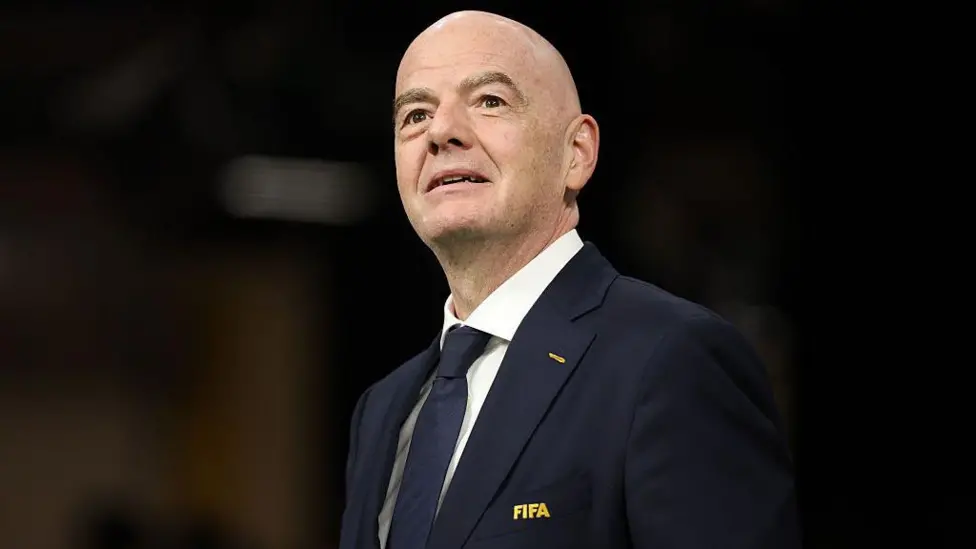 Infantino kërkon falje  por mbetet president i FIFA s