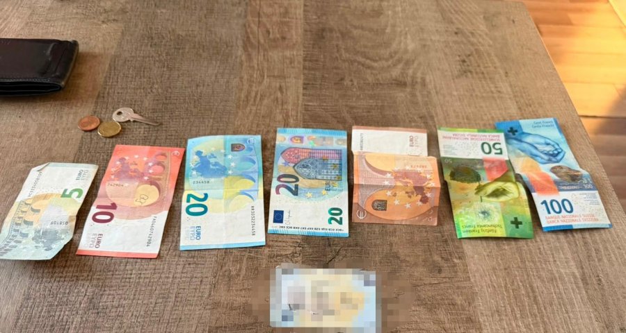 I riu nga Shtimja dorëzon në Polici portofolin me para
