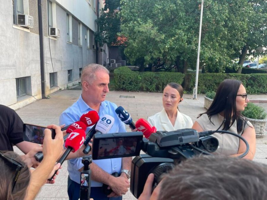 Gjocaj proteston para Kuvendit: Lidheni vendin me Amerikën, ndaleni “serbizimin” e Kosovës