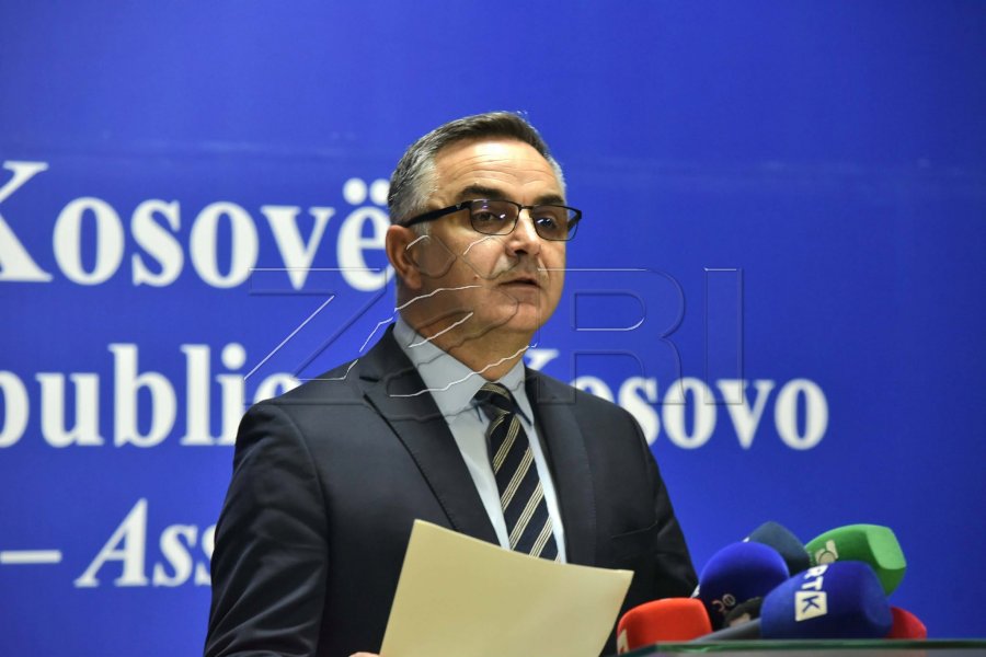 Besnik Tahiri  Dyert e sallës së Kuvendit janë të mbyllura