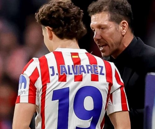 Diego Simeone flet për të ardhmen e Julian Alvarez mes interesit të Barcelonës